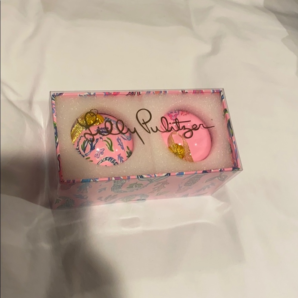 SOLD Ornament set